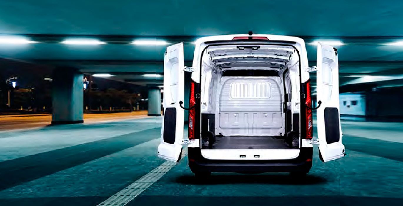 MAXUS eDeliver 9 L3H2 exterior trasera 3 | Crazy Renting