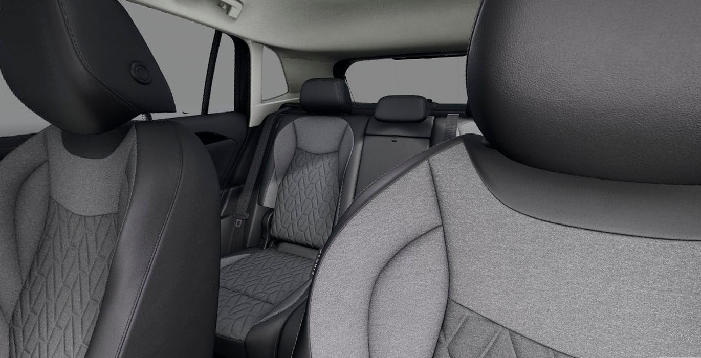 Volkswagen Tiguan Life 2.0 TDI DSG interior trasera | Crazy Renting