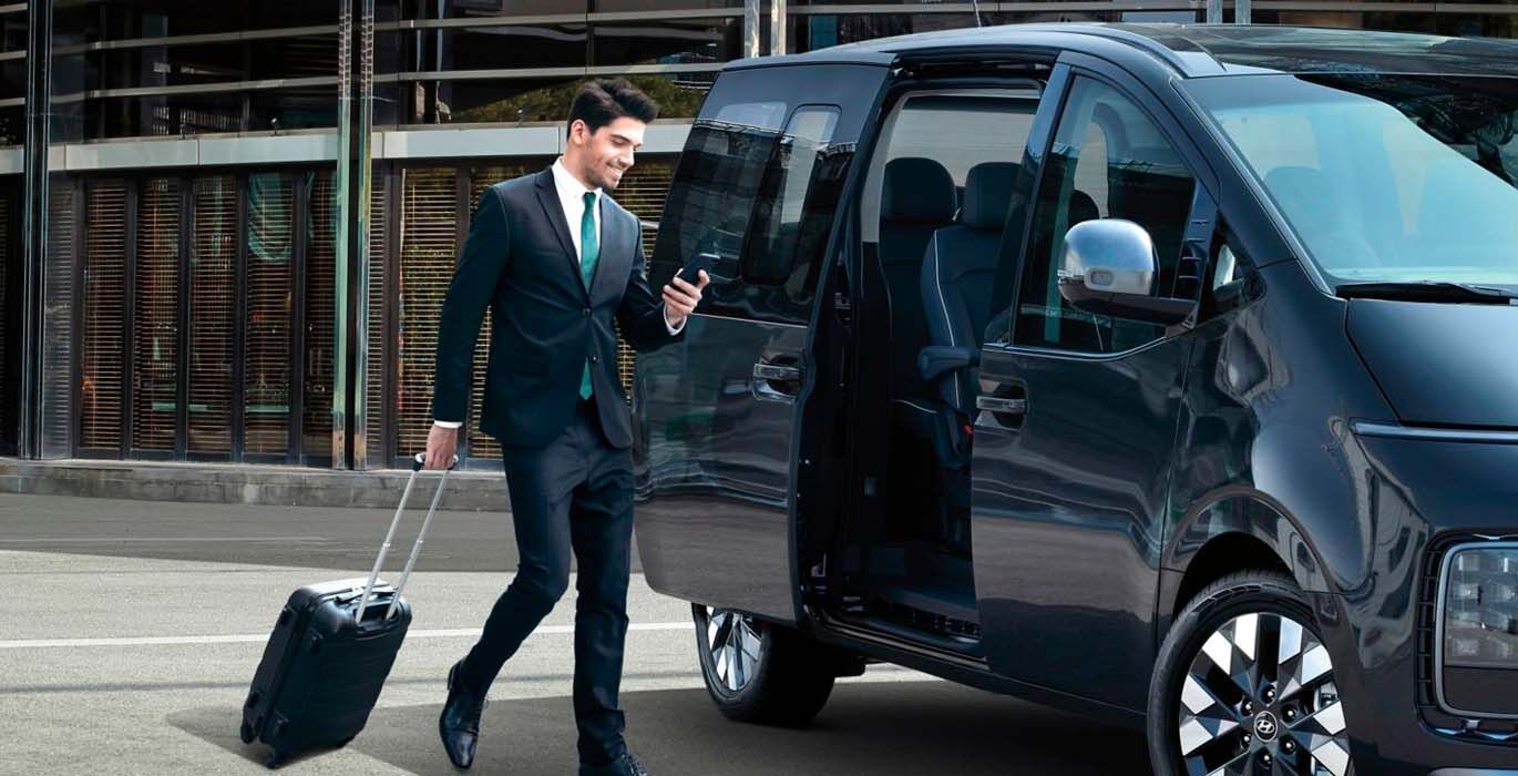 Hyundai Staria HEV 1.6TGDi 225cv Tecno 2 Hyundai Staria 2.2CRDi 177CV AT Maxx 9p exterior 1 | Crazy Renting