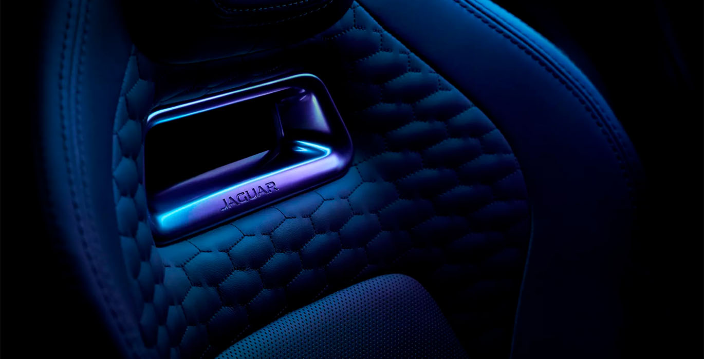 Jaguar F-Type 2.0 I4 RWD R-Dynamic 6 Jaguar F Type 2.0 I4 RWD R Dynamic asiento | Crazy Renting