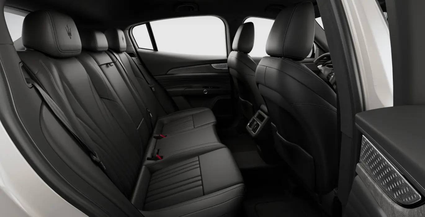 MASERATI Grecale 300 QS interior trasera | Crazy Renting