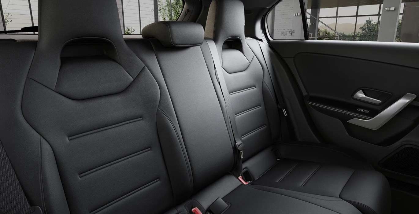 Mercedes-Benz Clase A 200d 6 Mercedes Benz Clase A 200d interior trasera | Crazy Renting