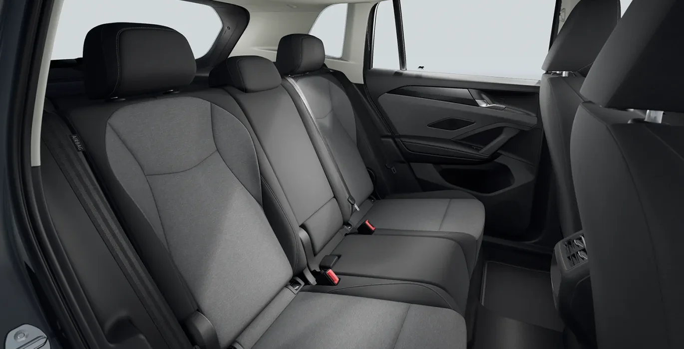 Volkswagen Tiguan 1.5 eTSI DSG 6 Volkswagen Tiguan 1.5 eTSI DSG interior trasera | Crazy Renting