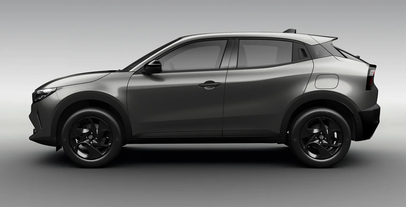 ALFA ROMEO Junior Ibrida 1.2 Core 108kW eDCT6 4 ALFA ROMEO Junior Ibrida 1.2 Core 108kW eDCT6 lateral | Crazy Renting