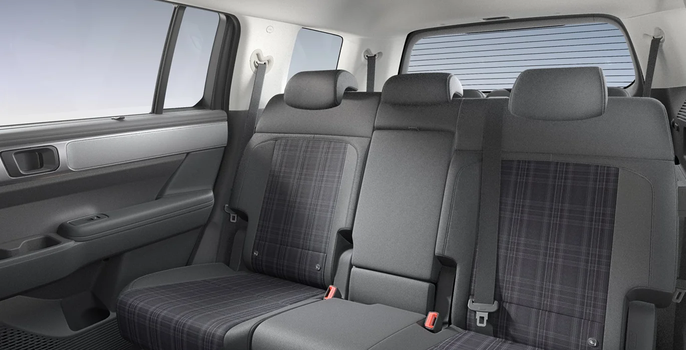 Hyundai Santa Fe Maxx 1.6 T-GDI HEV 215CV 4x4 6AT 5 Hyundai Santa Fe Maxx 1.6 T GDI HEV 215CV 4x4 6AT interior trasera | Crazy Renting