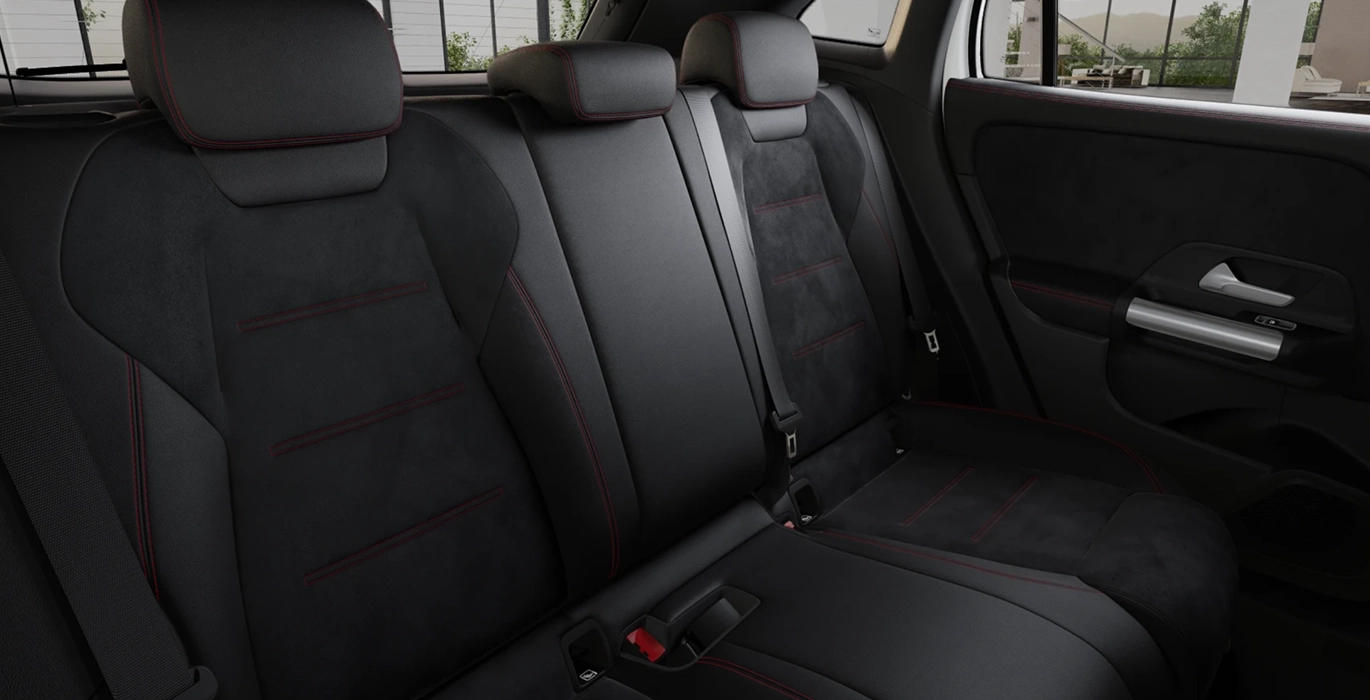 Mercedes Benz GLA 250e Tecnologia Hibrida EQ interior trasera | Crazy Renting