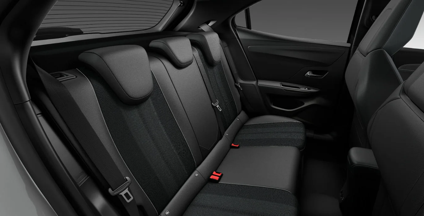 OPEL Mokka 1.2T 100kW GS interior trasera | Crazy Renting