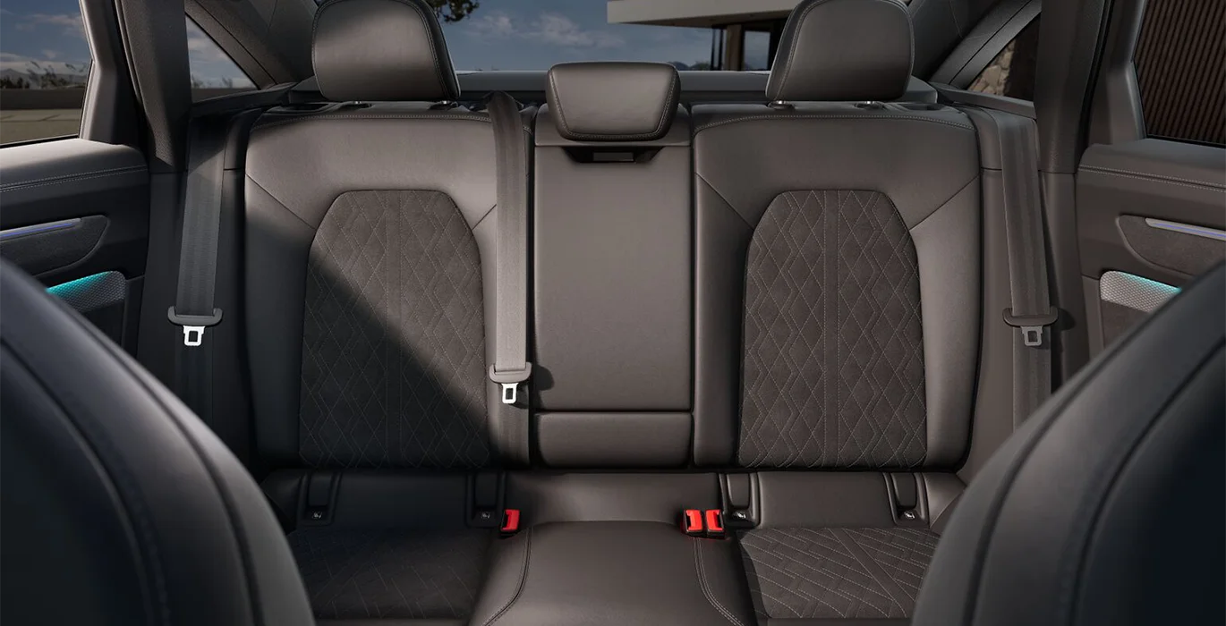 AUDI A6 TDI 150kW (204CV) S Tronic Black Line 6 AUDI A6 TDI 150kW 204CV S Tronic Black Line interior trasera | Crazy Renting