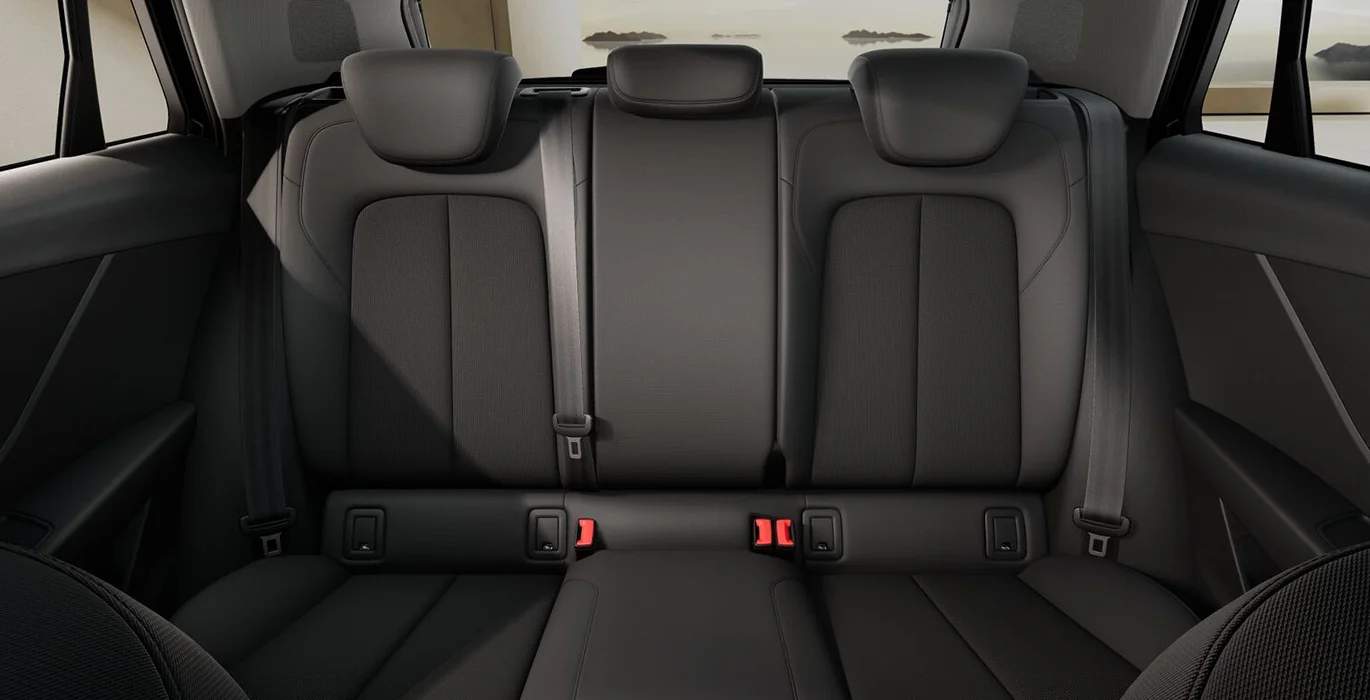 Audi Q2 Advanced 30 TFSI 116cv interior trasera | Crazy Renting