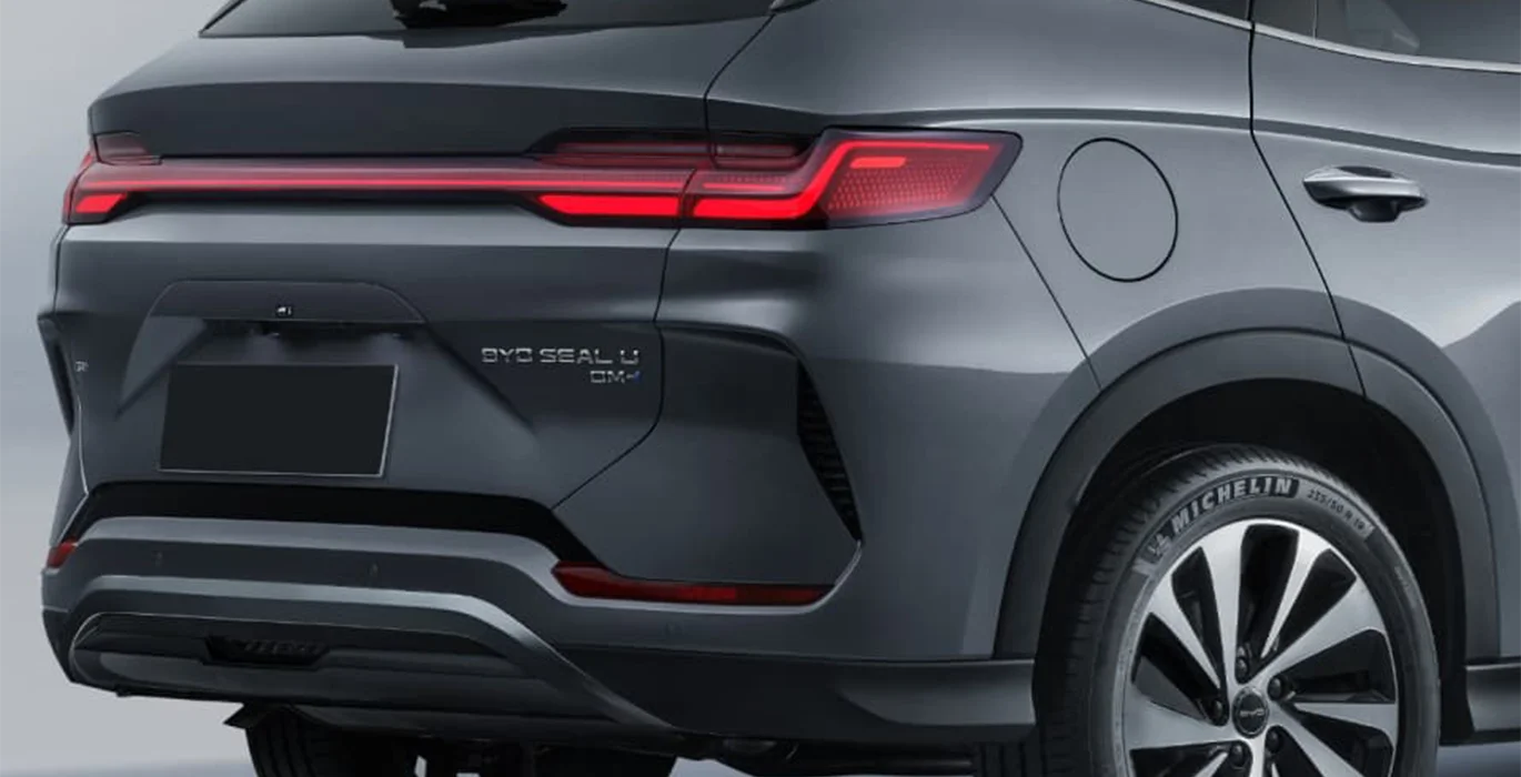 BYD Seal U DM-i Confort 218CV 3 BYD Seal U DM i Confort 218CV trasera | Crazy Renting