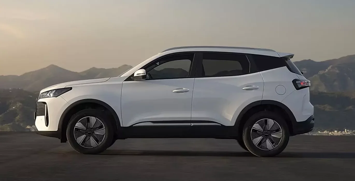 EBRO s400 1.5 DHE HEV Excellent CVT 2 EBRO s400 1.5 DHE HEV Excellent CVT lateral | Crazy Renting