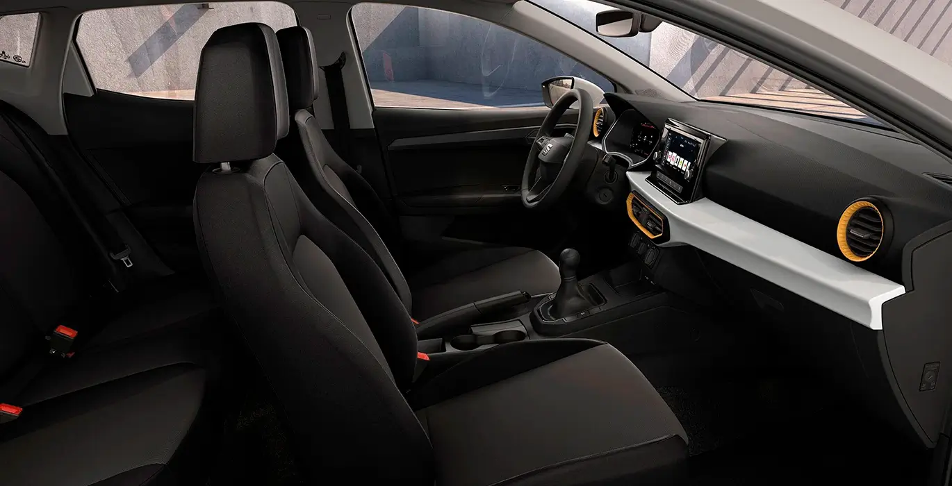 Seat Ibiza 1.0 TSI 95CV STYLE XM interior delantera | Crazy Renting