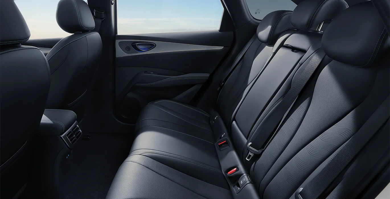 BYD Seal 6 DM-I Comfort Touring 5 BYD Seal 6 DM I Boost Touring interior trasera | Crazy Renting