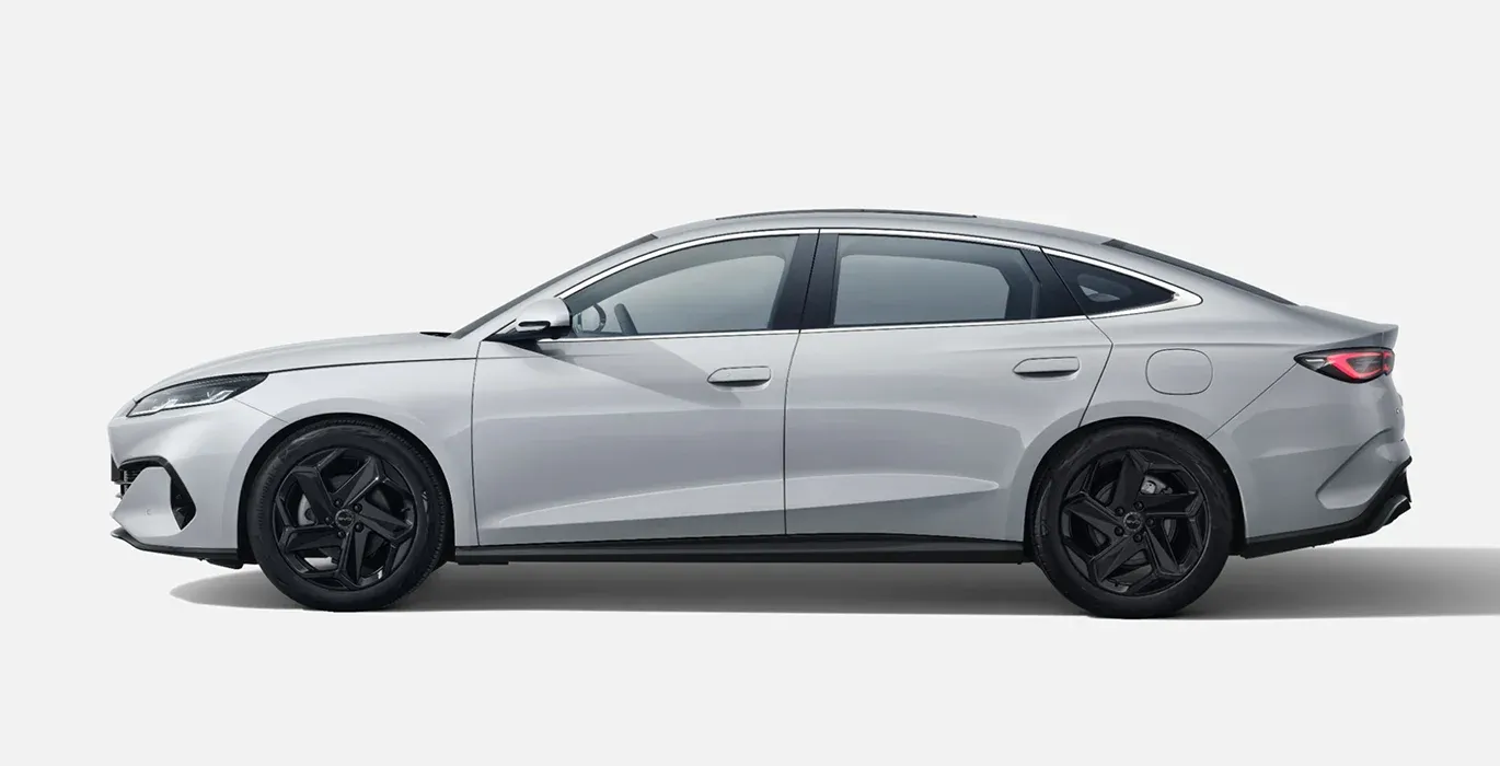 BYD Seal 6 DM-I Comfort 3 BYD Seal 6 DM I Comfort lateral techo polar white | Crazy Renting