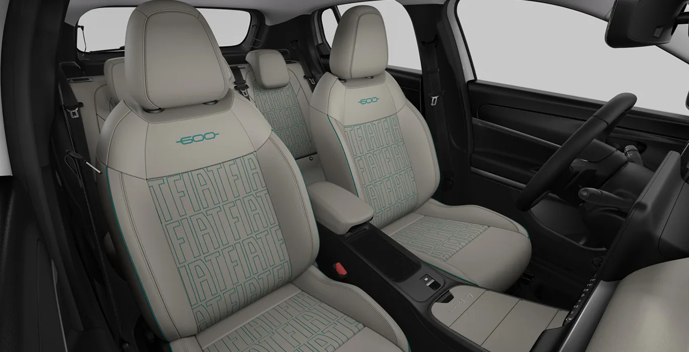 Fiat 600 MHEV LA PRIMA 1.2 145CV DDCT (AUTOMÁTICO) 5 Fiat 600 MHEV LA PRIMA 1.2 145CV DDCT AUTOMATICO interior trasera | Crazy Renting