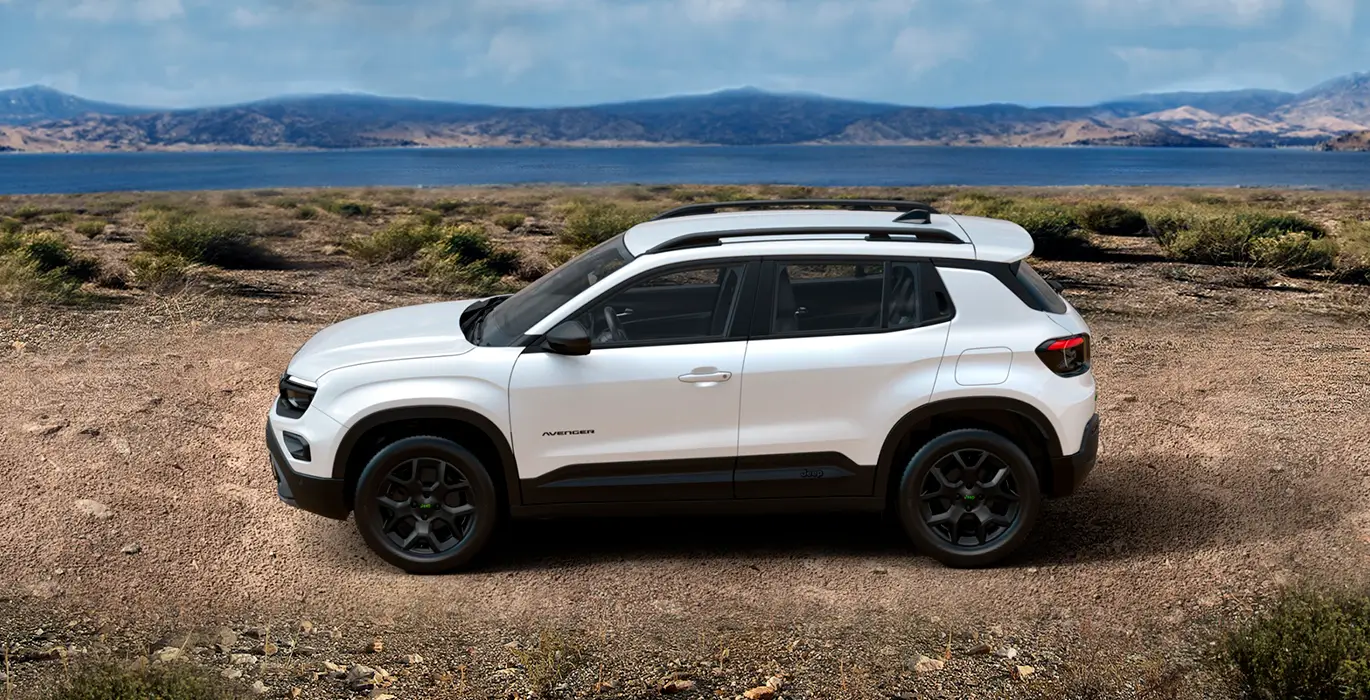 JEEP AVENGER EHYBRID 4xE 136CV (AUTOMÁTICO) 2 JEEP AVENGER EHYBRID 4xE 136CV AUTOMATICO exterior perfil | Crazy Renting