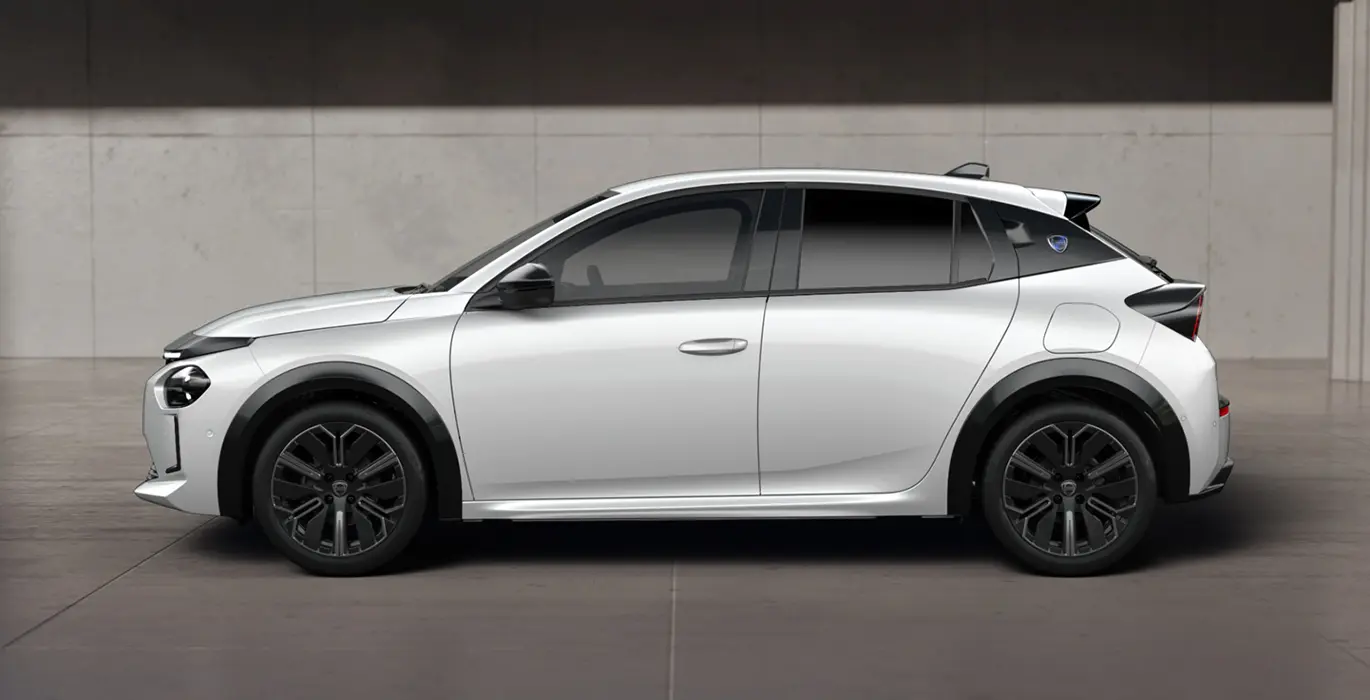 LANCIA YPSILON LX HYBRID 100CV (AUTOMÁTICO) 3 Lancia Ypsilon LX MHEV Hybrid 73kW lateral | Crazy Renting