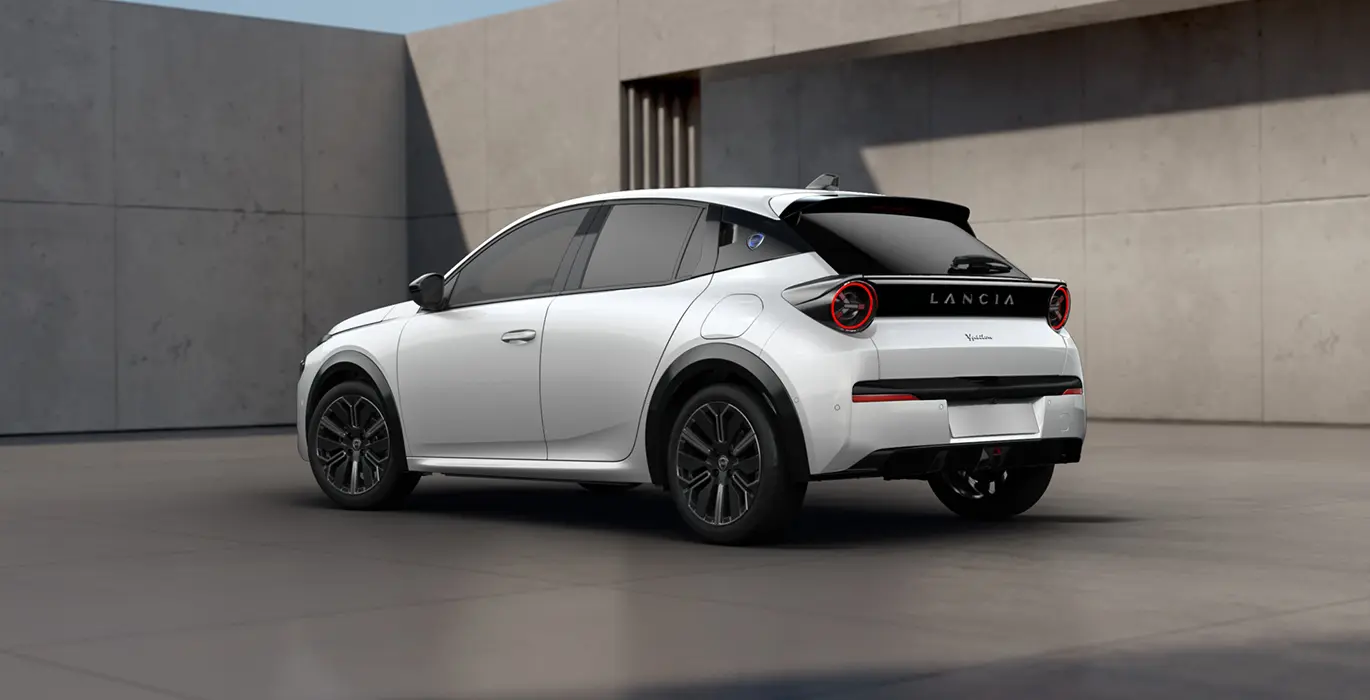 LANCIA YPSILON LX HYBRID 100CV (AUTOMÁTICO) 2 Lancia Ypsilon LX MHEV Hybrid 73kW trasera | Crazy Renting