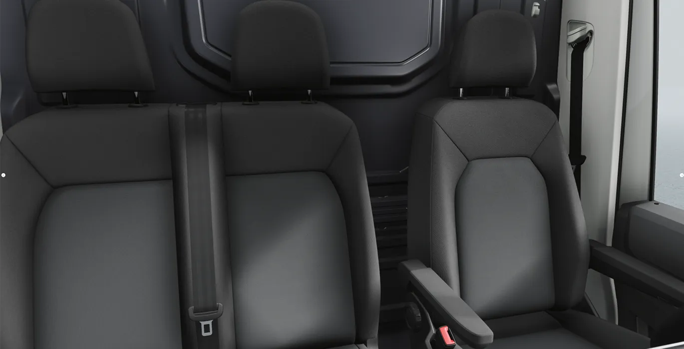 VOLKSWAGEN Crafter 35 Fresh Van BM L3 2.0 TDI FWD 103kW (140CV) - ISOTERMO 6 VOLKSWAGEN Crafter 35 Fresh Van BM L3 2.0 TDI FWD 103kW 140CV ISOTERMO interior delantera III | Crazy Renting