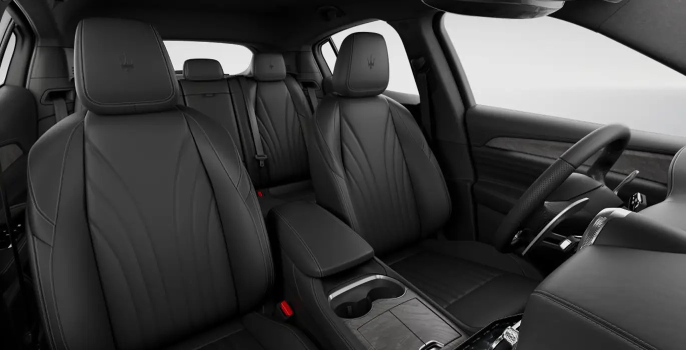 MASERATI Grecale L4 MHEV AWD 5 MASERATI Grecale L4 MHEV AWD interior delantera II | Crazy Renting