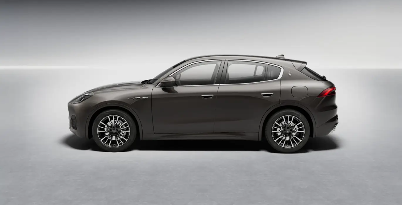 MASERATI Grecale L4 MHEV AWD 3 MASERATI Grecale L4 MHEV AWD lateral | Crazy Renting