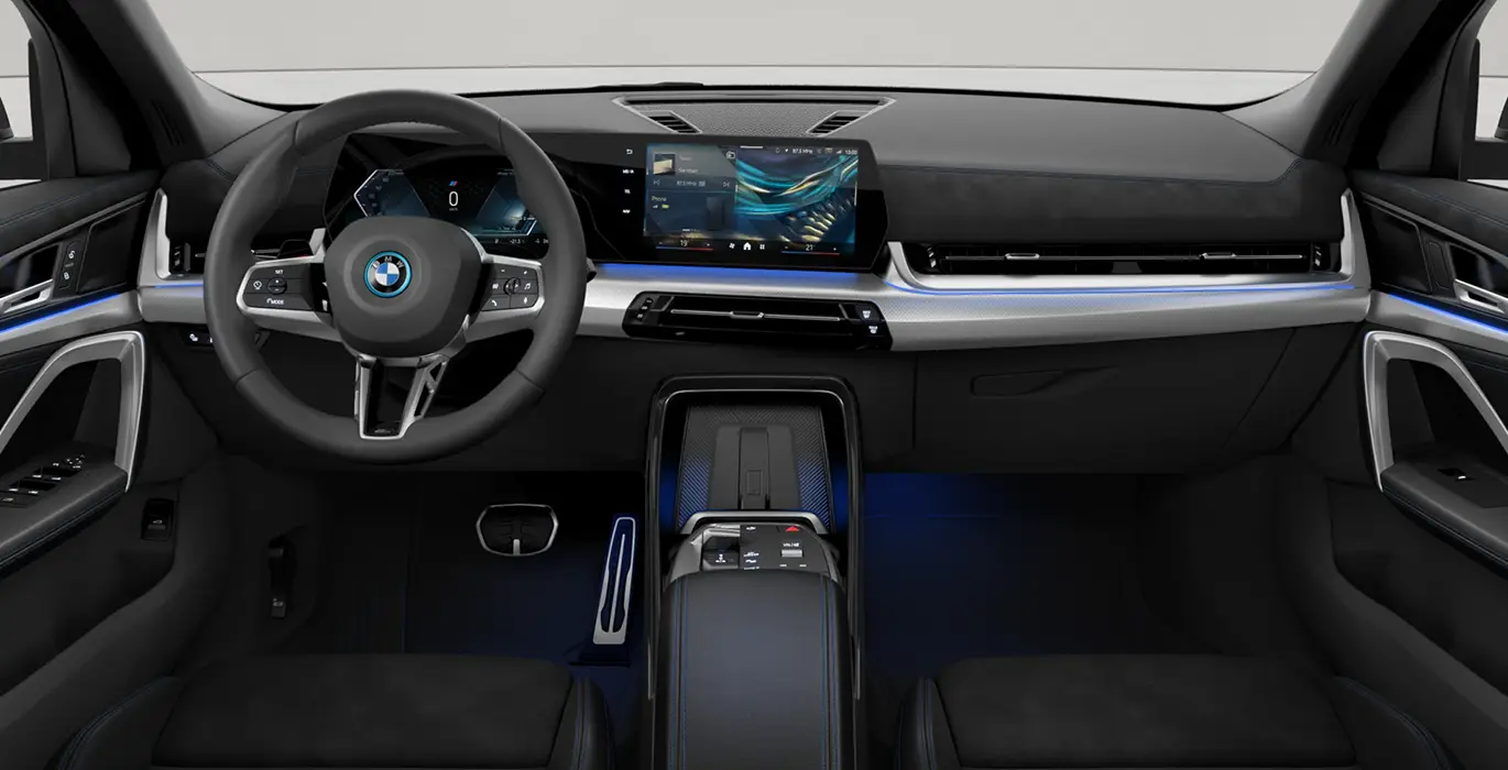 BMW ix2 eDrive20 4 BMW ix2 eDrive20.I interior delantera | Crazy Renting