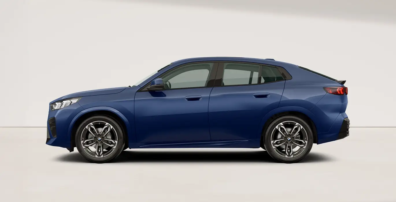 BMW ix2 eDrive20 3 BMW ix2 eDrive20 azul lateral | Crazy Renting