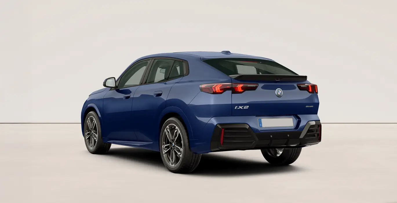 BMW ix2 eDrive20 2 BMW ix2 eDrive20 azul trasera | Crazy Renting