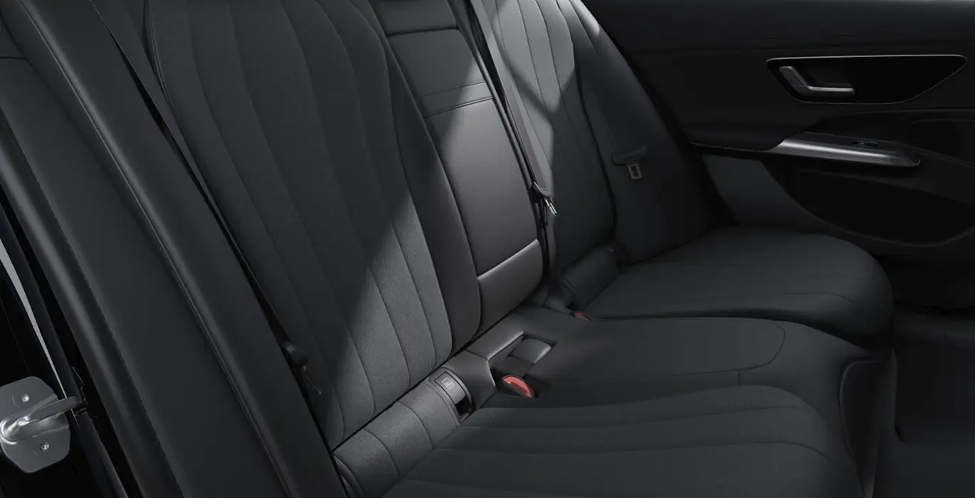 Mercedes-Benz Clase E 200 6 Mercedes Benz Clase E 200 interior trasera | Crazy Renting