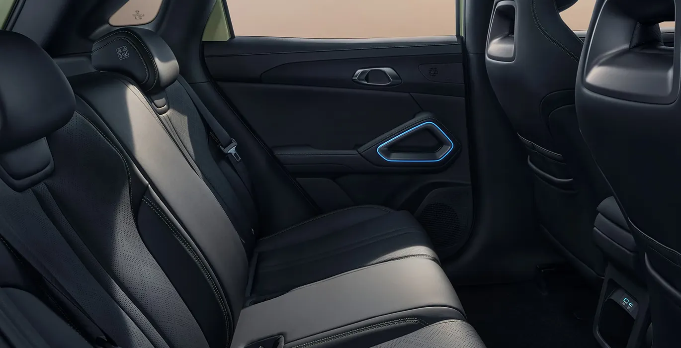 BYD ATTO 2 Comfort 6 BYD ATTO 2 Comfort interior trasera | Crazy Renting