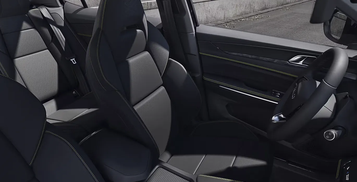 Lynk & Co 01 Core 5 Lynk Co 01 Core interior delantera II | Crazy Renting