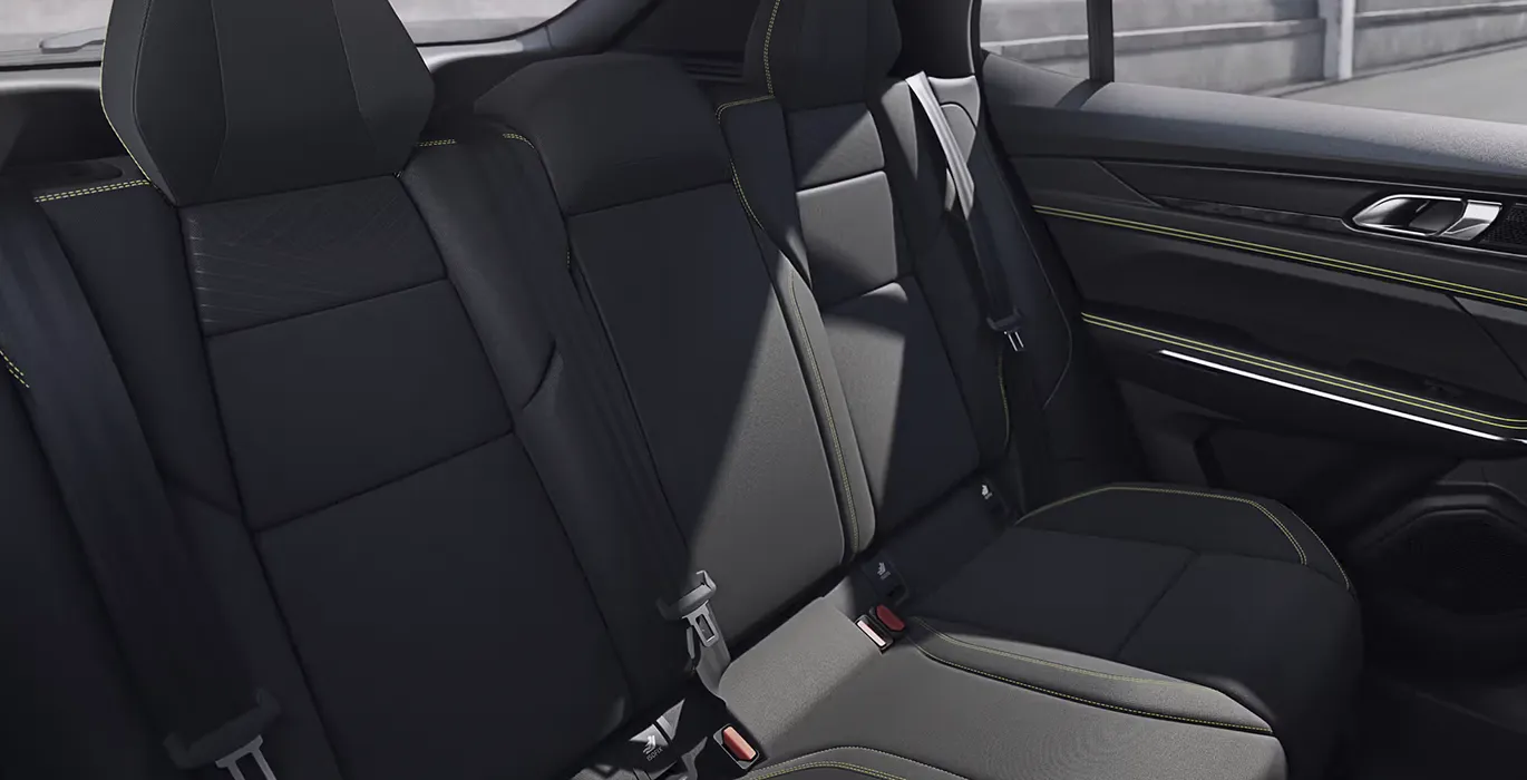 Lynk & Co 01 Core 6 Lynk Co 01 Core interior trasera | Crazy Renting