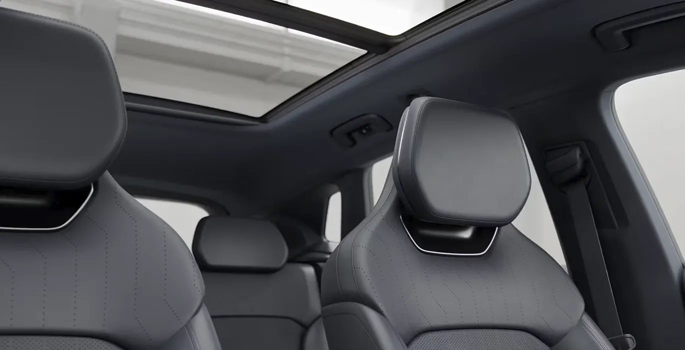 Lynk & Co 08 1.5 PHEV Core 5 Lynk Co 08 1.5 PHEV Core interior delantera II | Crazy Renting