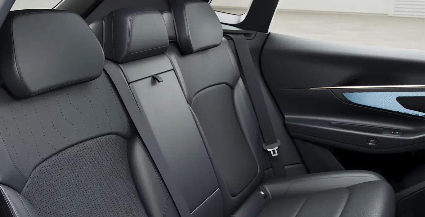 Lynk & Co 08 1.5 PHEV Core 6 Lynk Co 08 1.5 PHEV Core interior trasera | Crazy Renting