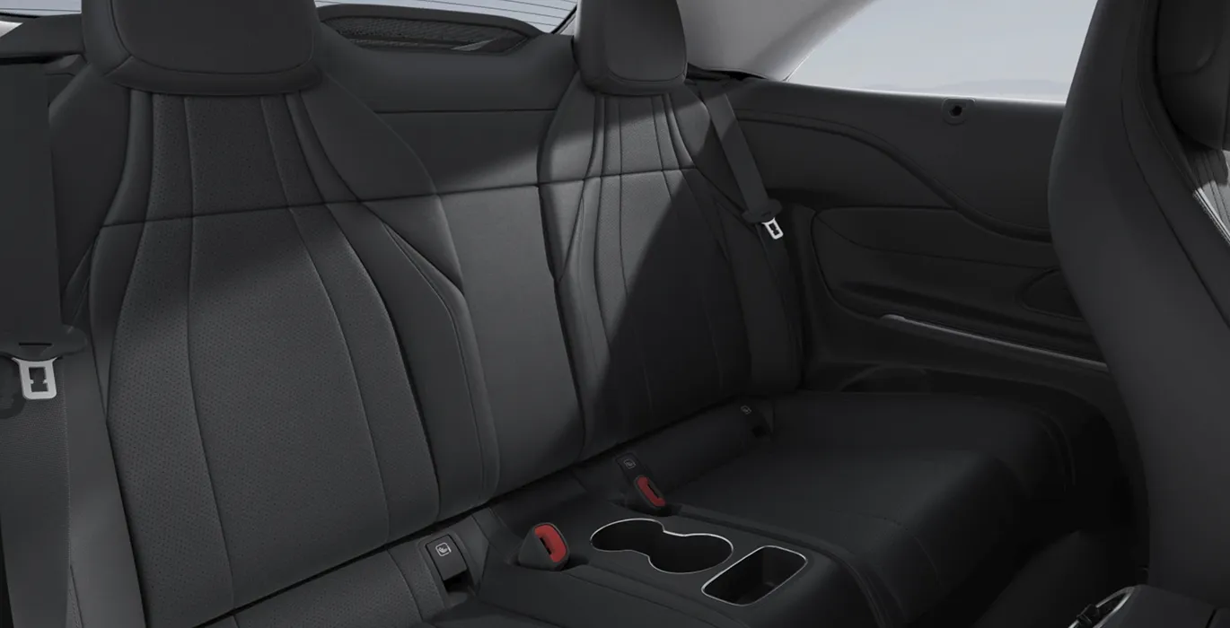 Mercedes Benz CLE Cabrio 200D interior trasera | Crazy Renting