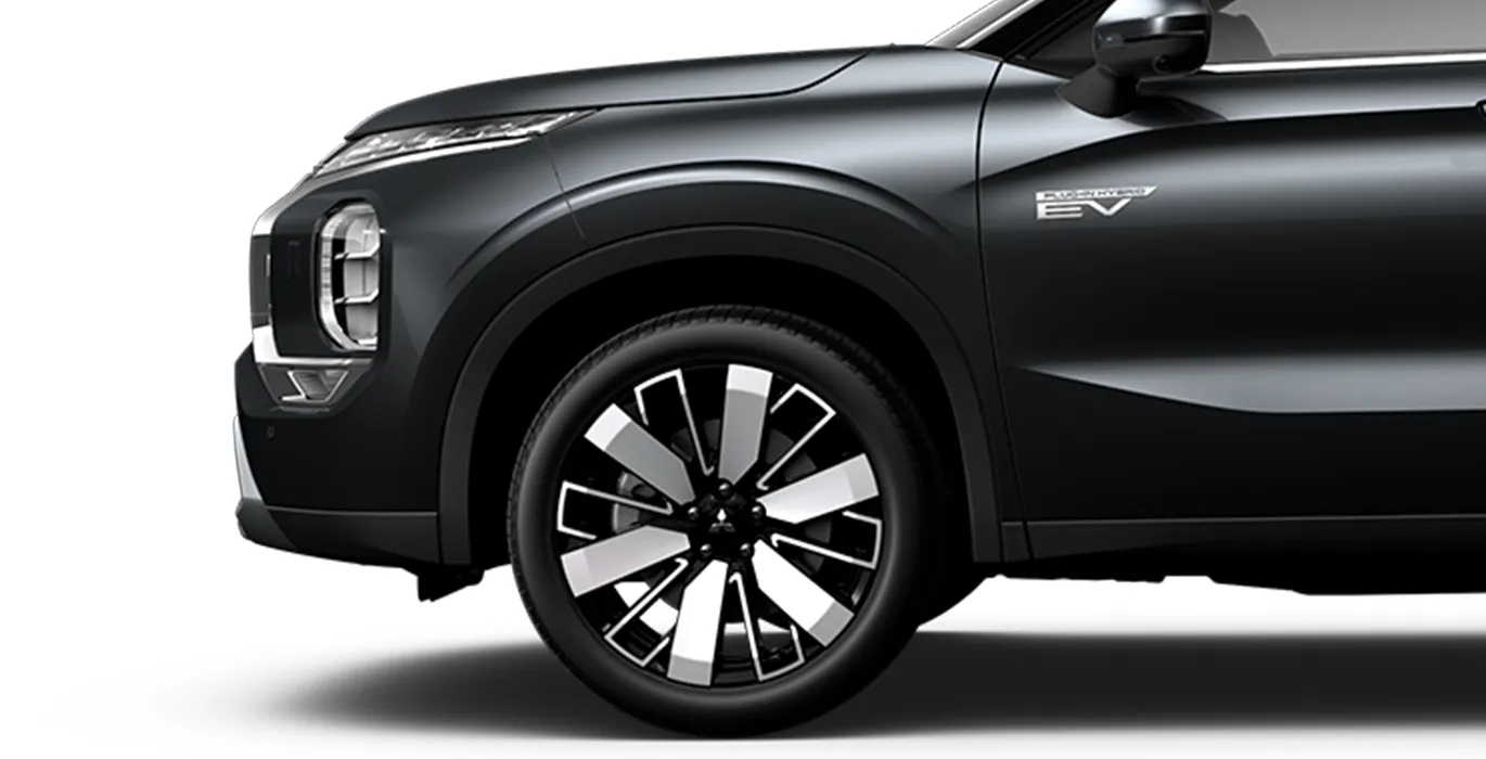 Mitsubishi Outlander PHEV Kaiteki 4WD 306CV 4 Mitsubishi Outlander PHEV Kaiteki 4WD 306CV rueda negro | Crazy Renting