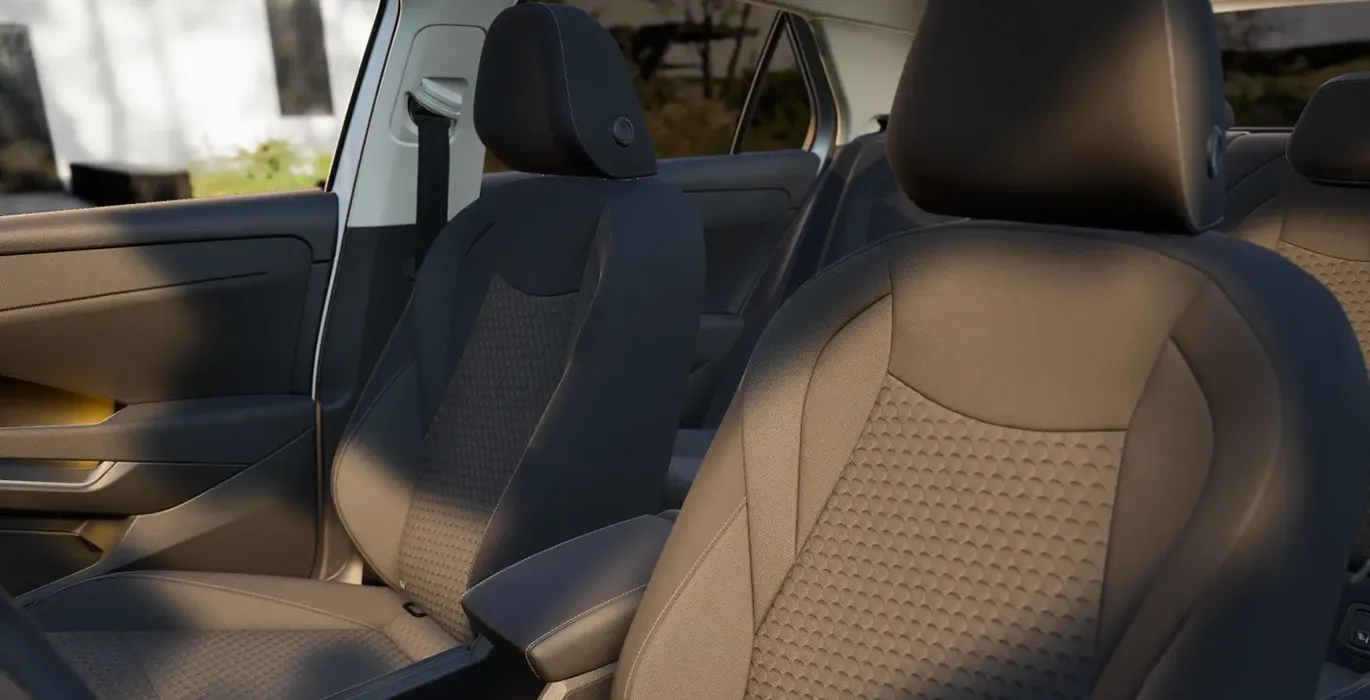 Volkswagen T-ROC Más 1.5 eTSI 85kW (116CV) DSG 5 Volkswagen T ROC Mas 1.5 eTSI 85kW 116CV DSG interior delantera II | Crazy Renting