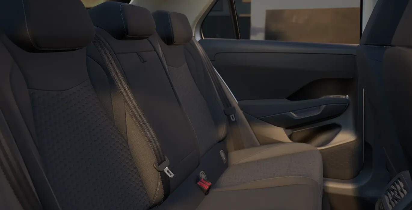 Volkswagen T-ROC Más 1.5 eTSI 85kW (116CV) DSG 6 Volkswagen T ROC Mas 1.5 eTSI 85kW 116CV DSG interior trasera | Crazy Renting