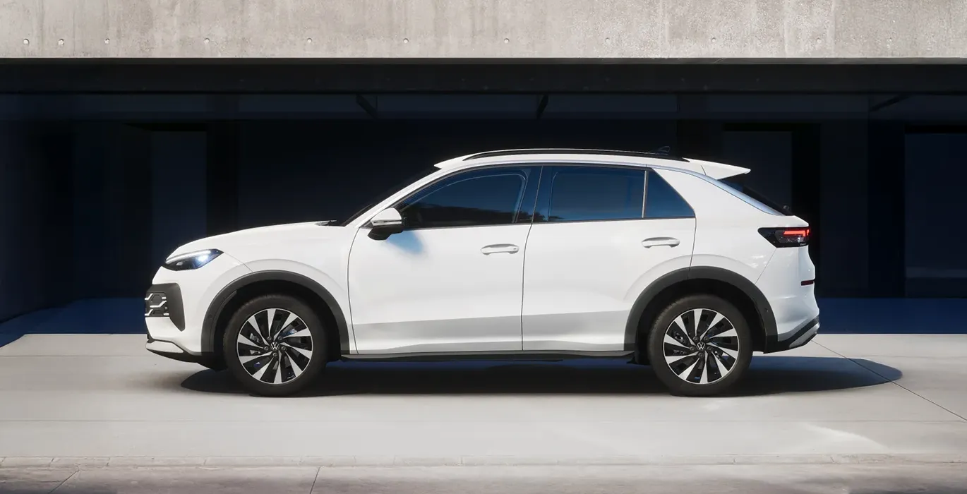 Volkswagen T-ROC Más 1.5 eTSI 85kW (116CV) DSG 3 Volkswagen T ROC Mas 1.5 eTSI 85kW 116CV DSG lateral | Crazy Renting