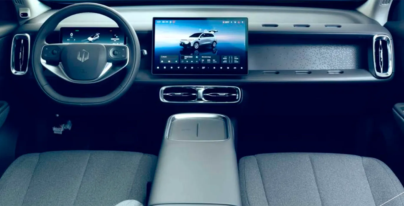 Leapmotor B10 REEV 18.8 kWh Life AT 5 Leapmotor B10 BEV 56.2kWh LifePro AT interior delantera | Crazy Renting