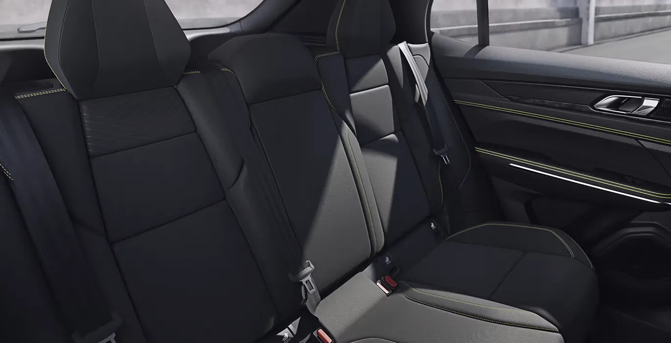 Lynk & Co 01 1.5 PHEV Core 6 Lynk Co 01 1.5 PHEV Core interior trasera | Crazy Renting