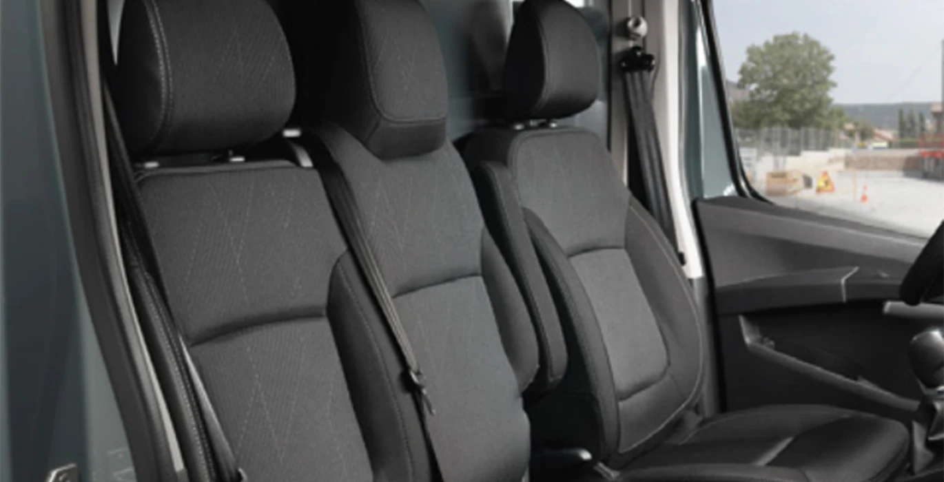 Nissan Primastar 2.0dCi L1H1 1T Acenta 3 Nissan Primastar 2.0dCi L1H1 1T Acenta interior asientos | Crazy Renting