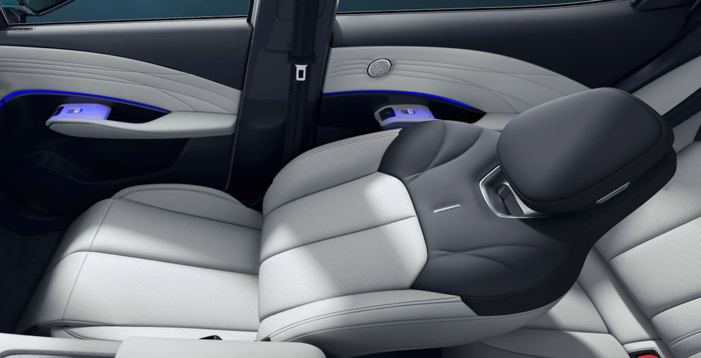 Omoda 7 1.5 TGDI PHEV Premium 279CV 5 Omoda 7 SHS P Premium 1.5 TGDI 1DHT 205kW FWD interior delantera II | Crazy Renting