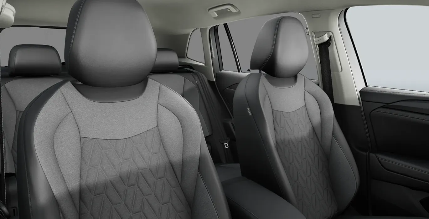 Volkswagen Tiguan "Más" 1.5 eTSI DSG 5 Volkswagen Tiguan Mas 1.5 eTSI DSG interior delantera II | Crazy Renting
