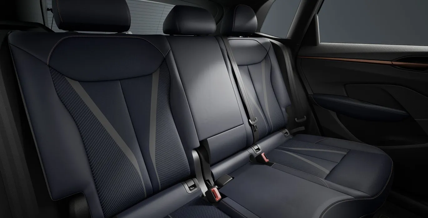 Cupra Terramar 1.5 ETSI 110kw (150CV) DSG 6 Cupra Terramar 1.5 ETSI 110kw 150CV DSG interior trasera | Crazy Renting