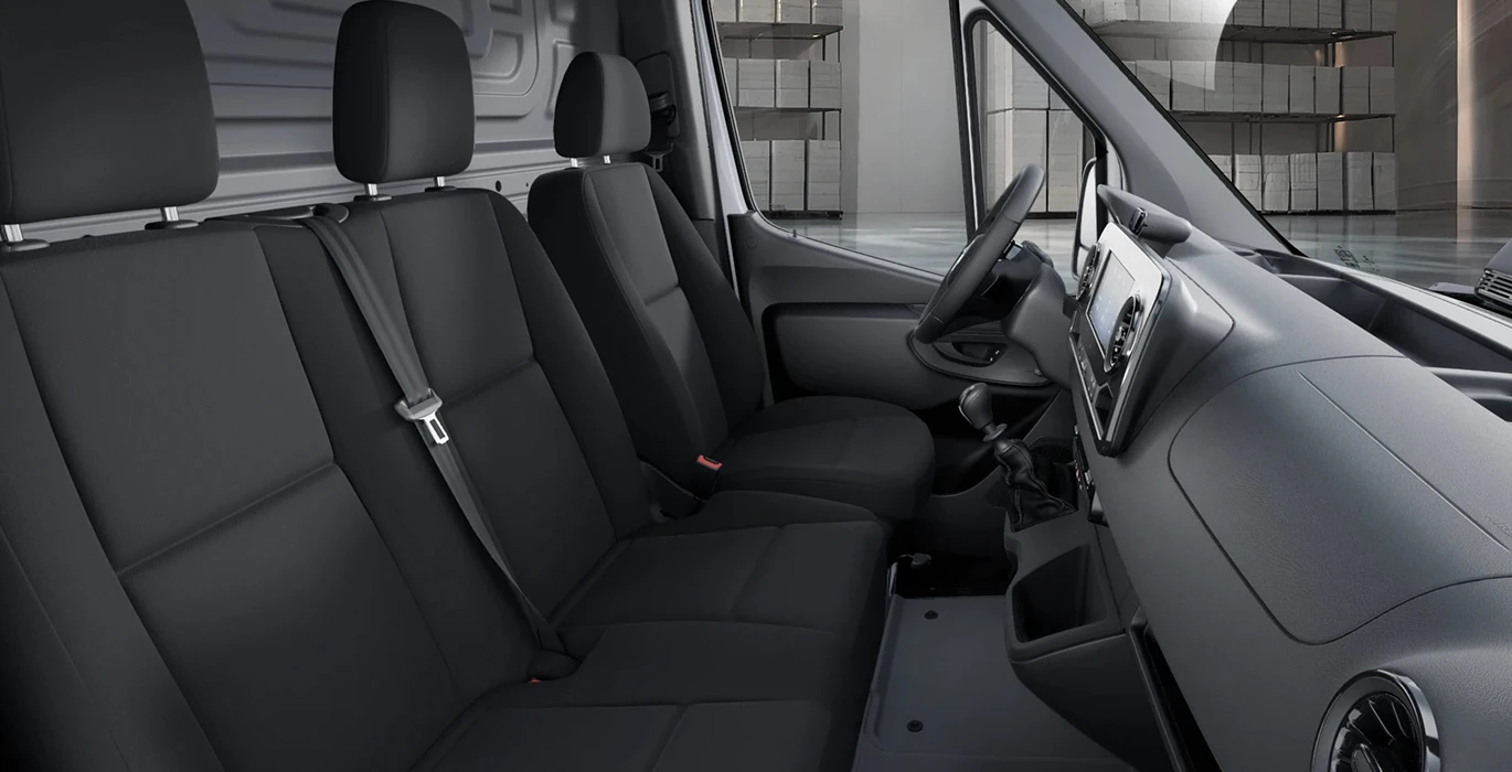 Mercedes-Benz Sprinter 315 CDI Medio Pro 5 Mercedes Benz Sprinter 315 CDI Medio Pro interior delantera II | Crazy Renting