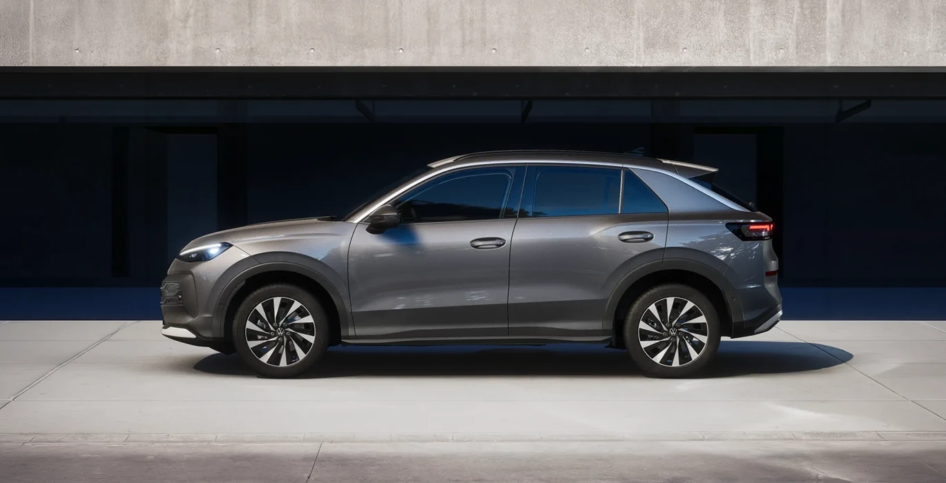 VOLKSWAGEN T-ROC Match 1.5 eTSI 150CV DSG 3 VOLKSWAGEN T ROC Match 1.5 eTSI 150CV DSG lateral gris | Crazy Renting