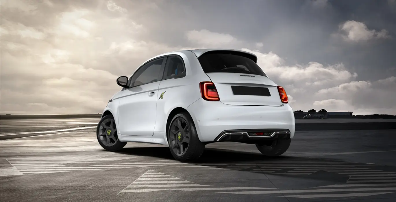 Abarth 500e 42kWh 2 Abarth 500e 42kWh trasera | Crazy Renting
