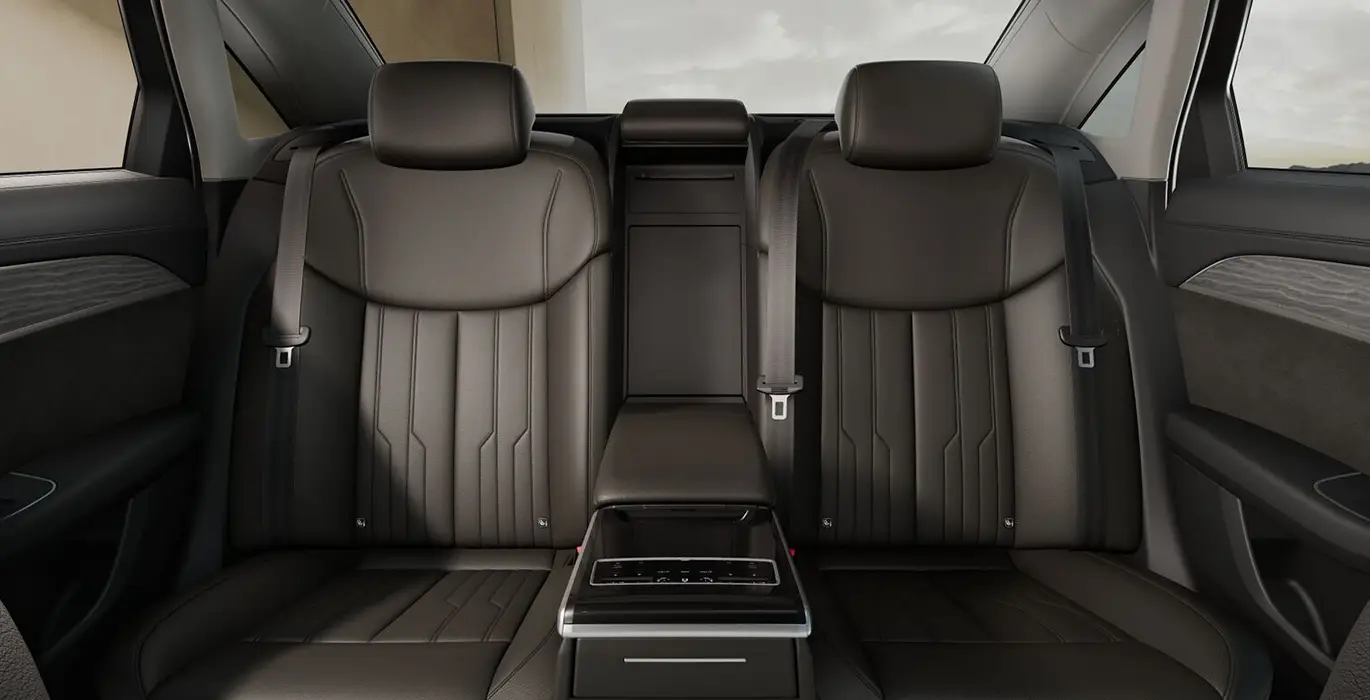 Audi A8 50 TDI 210kW (286CV) Quattro Tiptronic 6 Audi A8 50 TDI 210kW 286CV Quattro Triptronic interior trasera | Crazy Renting