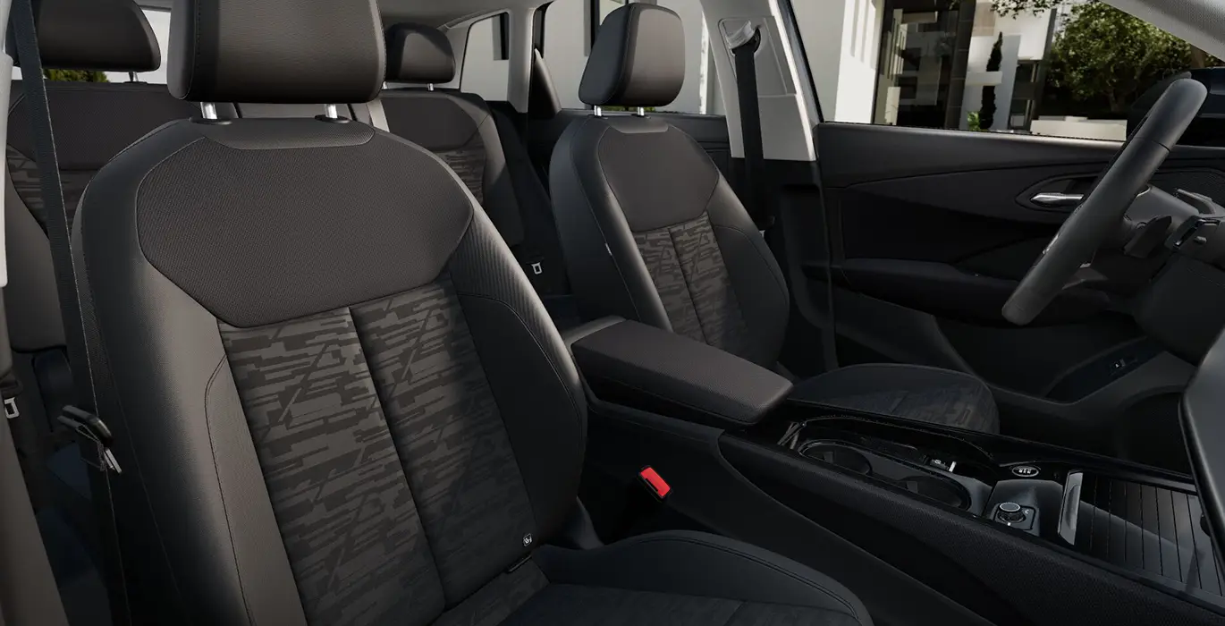 Audi Q3 Advanced TFSI 110kW S Tronic interior delantera II | Crazy Renting